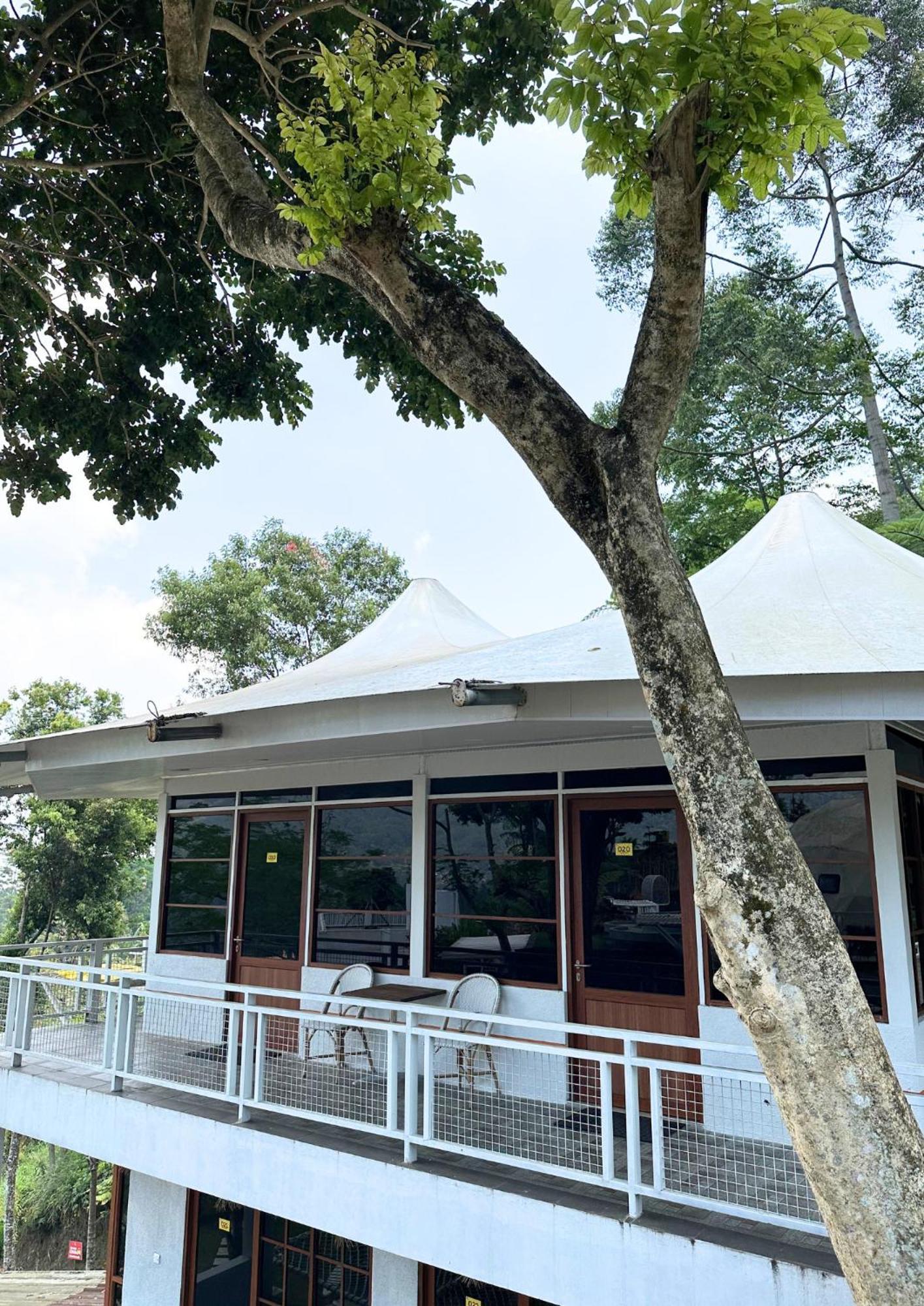 De Pointe Resort & Resto Campaka Exterior photo
