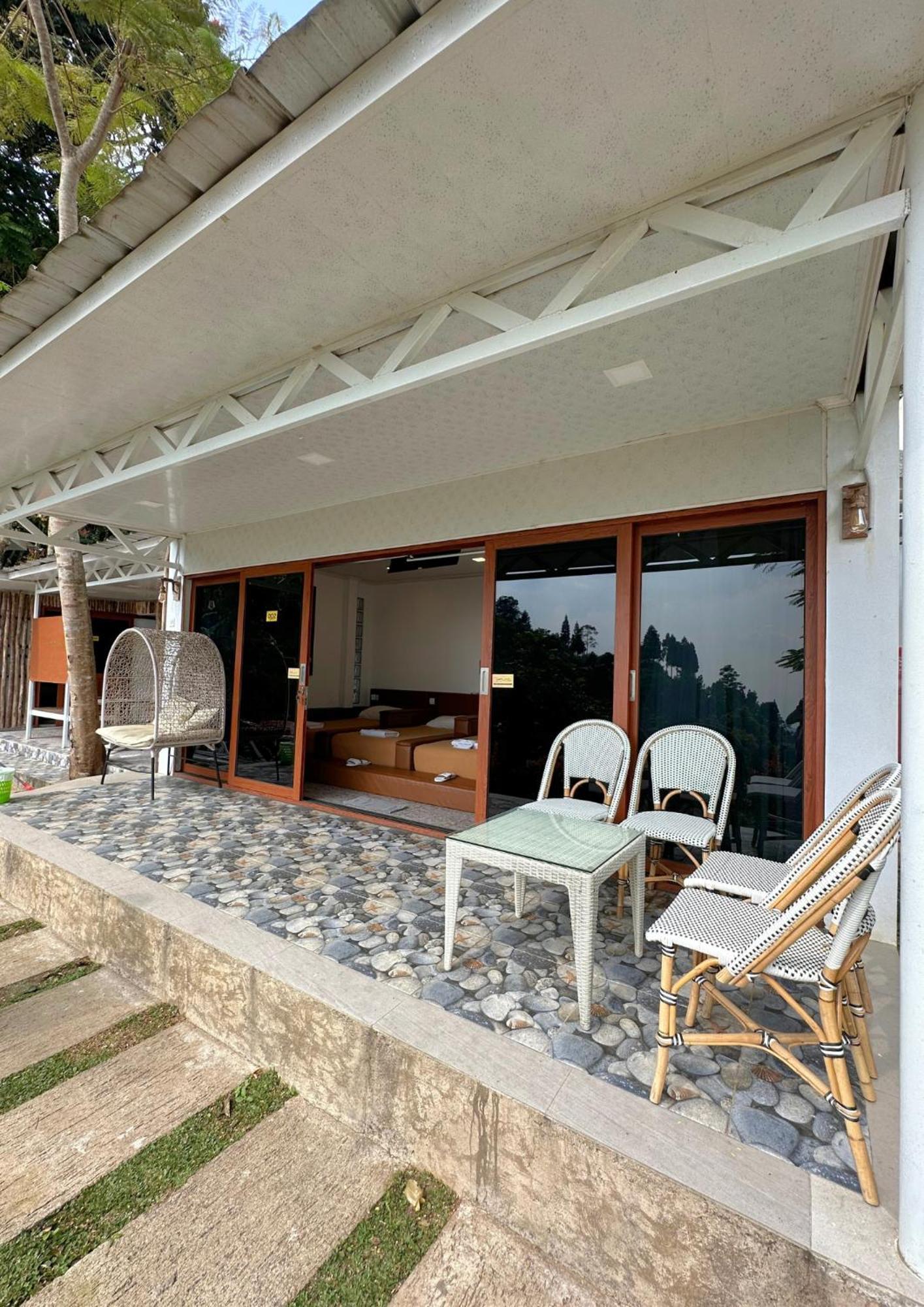 De Pointe Resort & Resto Campaka Exterior photo