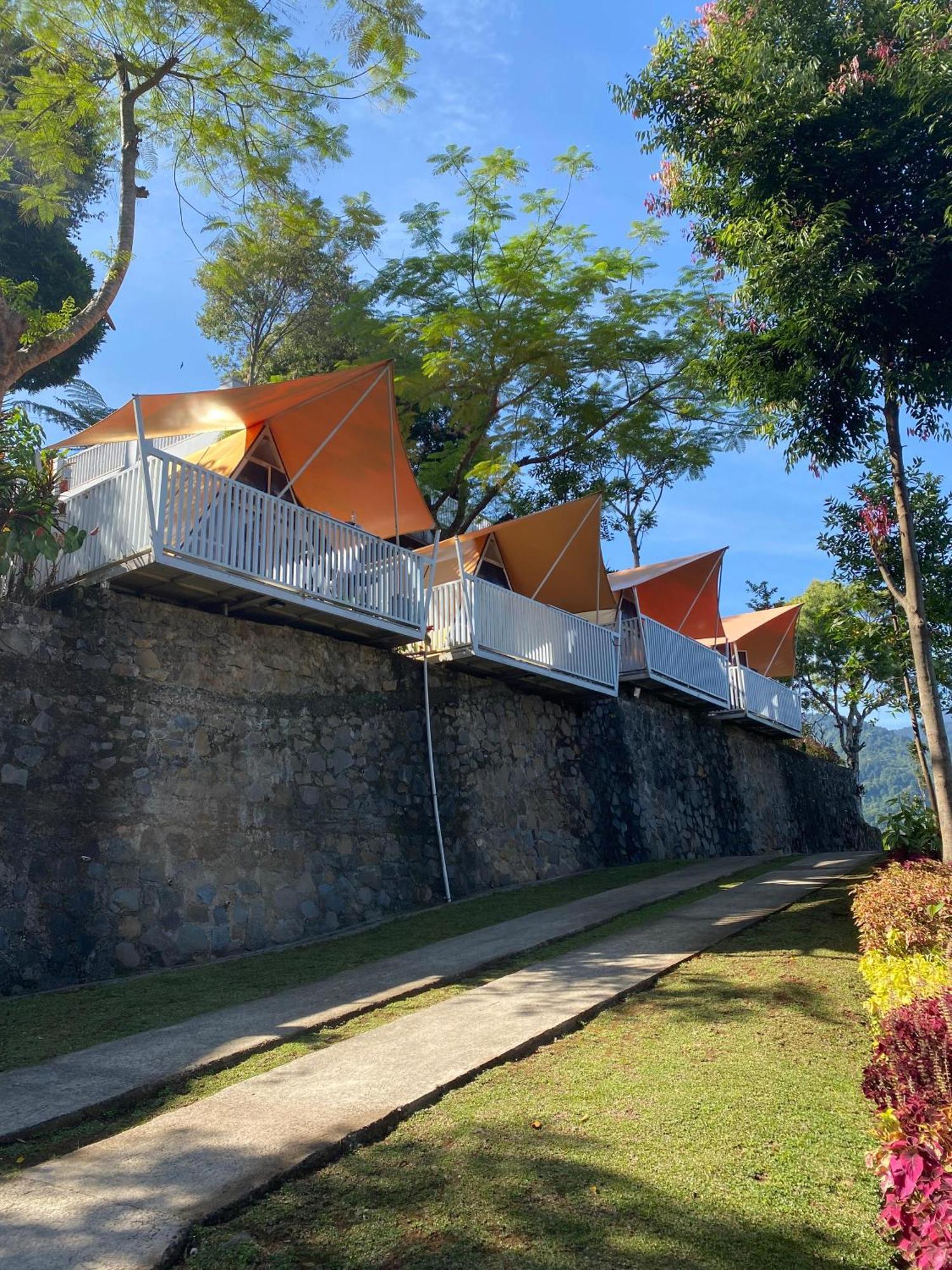 De Pointe Resort & Resto Campaka Exterior photo